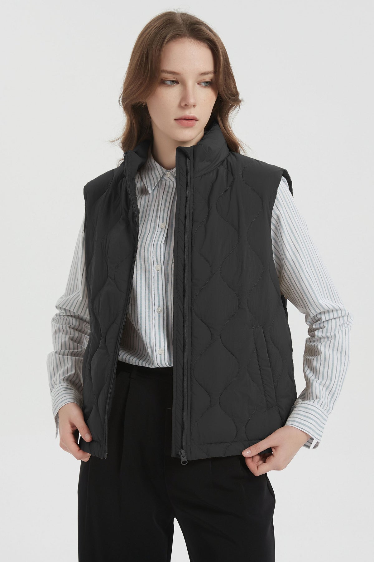 Women's Padded Cropped Zip-Up Lightweight Quilted Jacket – Black